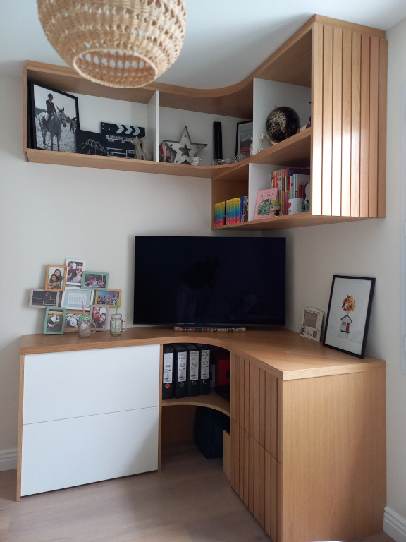 L’agencement sur mesure réalisé pour la chambre de la fille.